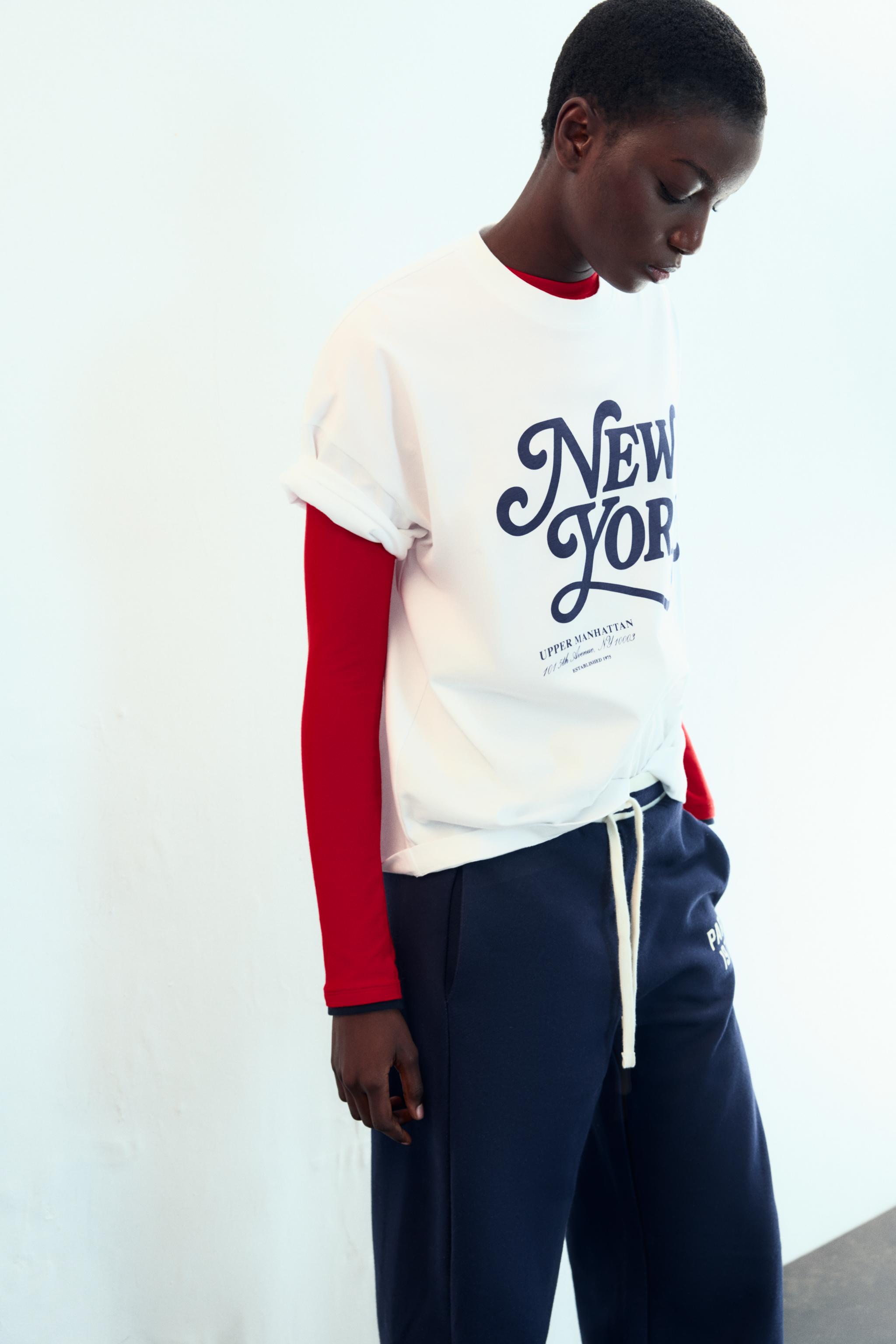 T-SHIRT À INSCRIPTION ET MANCHES COURTES